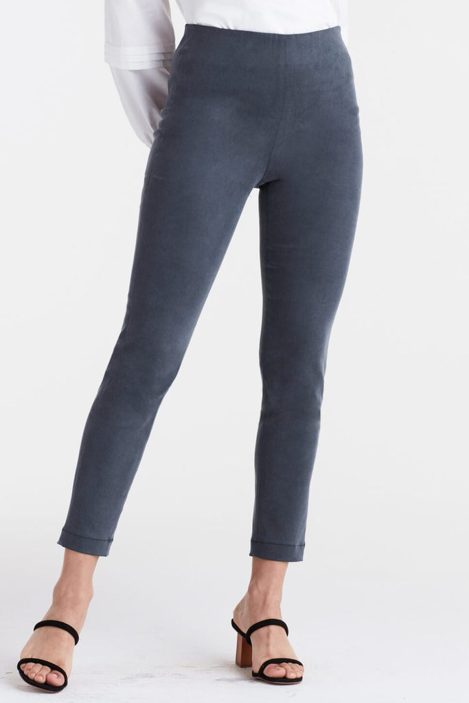 VETTA 0 / Slate Blue The Slim Work Pant capsule wardrobe
