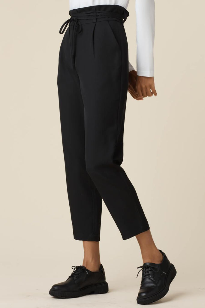 VETTA apparel 0 / Black The Paperbag Tie Pant capsule wardrobe