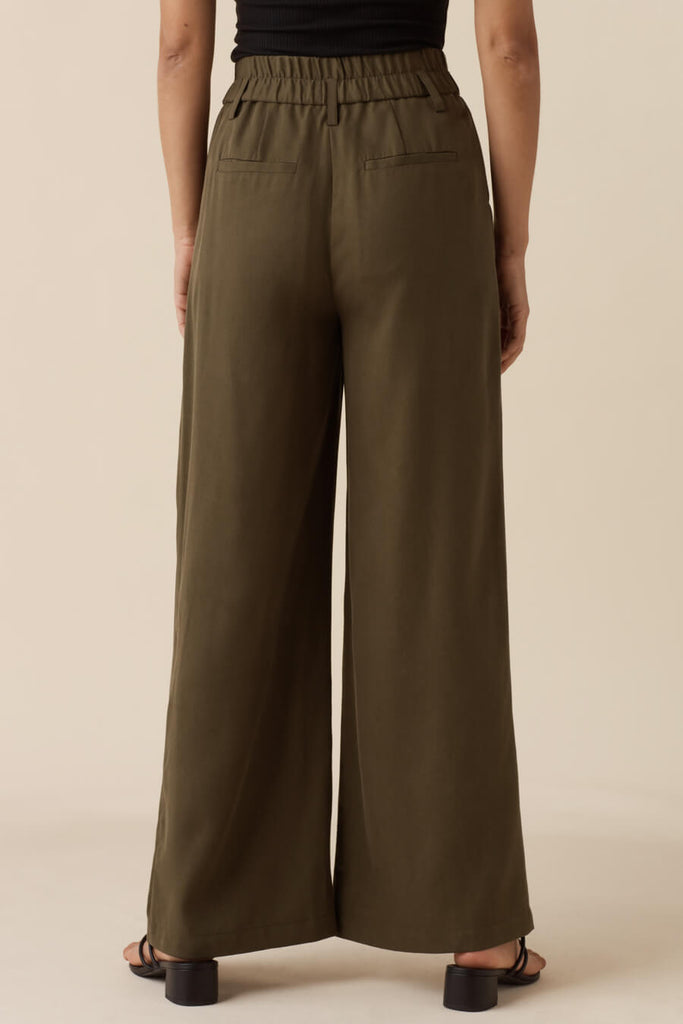 VETTA apparel The Elastic Waist Trouser capsule wardrobe