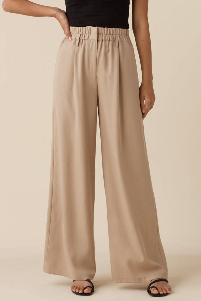VETTA apparel The Elastic Waist Trouser capsule wardrobe