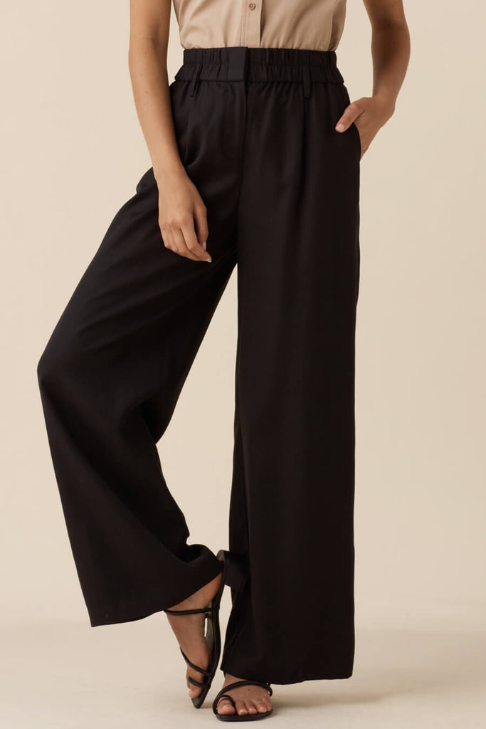 VETTA apparel The Elastic Waist Trouser capsule wardrobe
