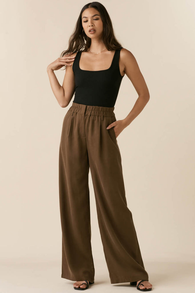 VETTA apparel The Elastic Waist Trouser capsule wardrobe