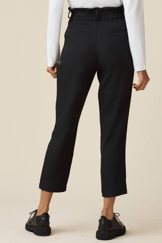 VETTA apparel The Paperbag Tie Pant capsule wardrobe