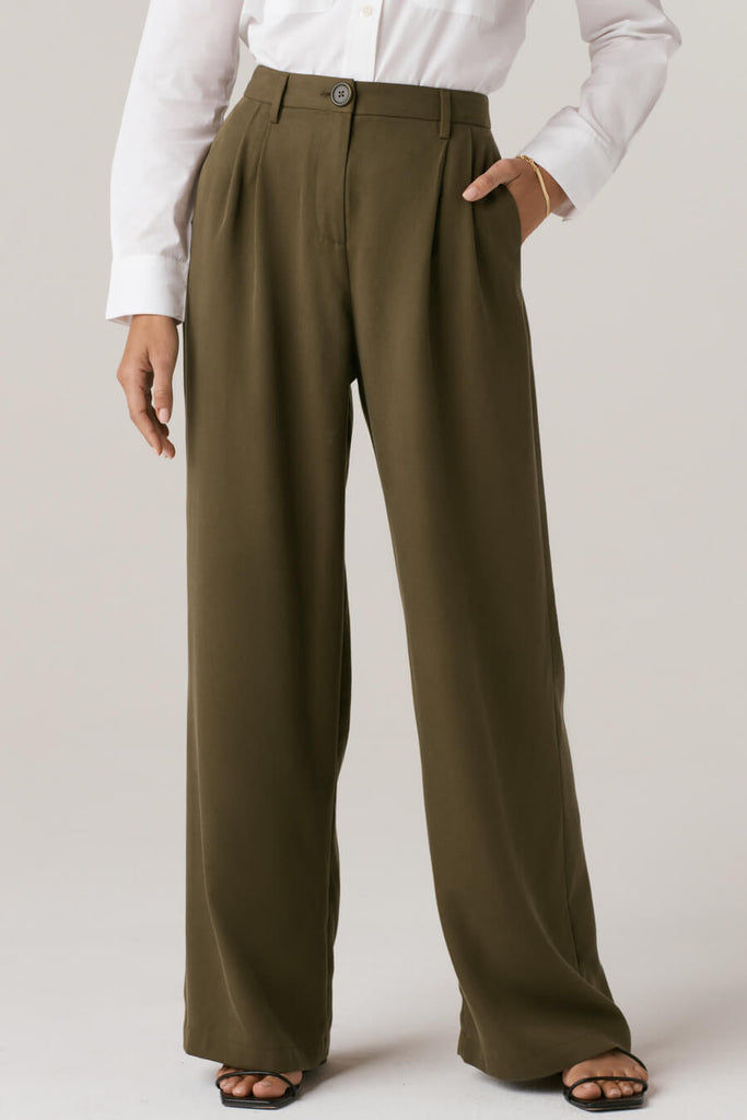 VETTA apparel The Wide Leg Trouser capsule wardrobe