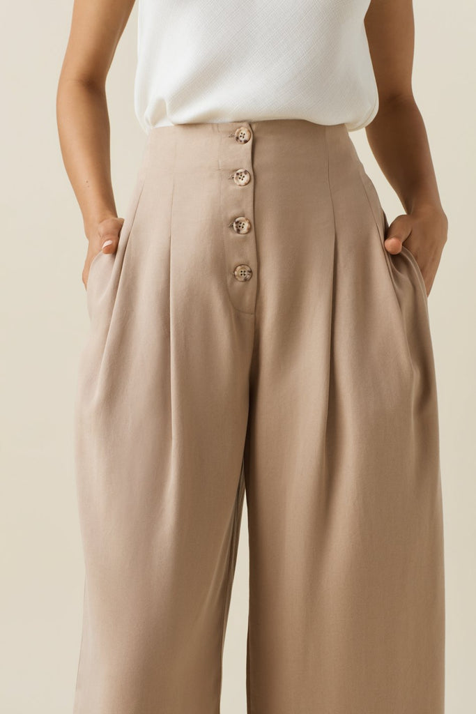 VETTA The Button Fly Culottes capsule wardrobe