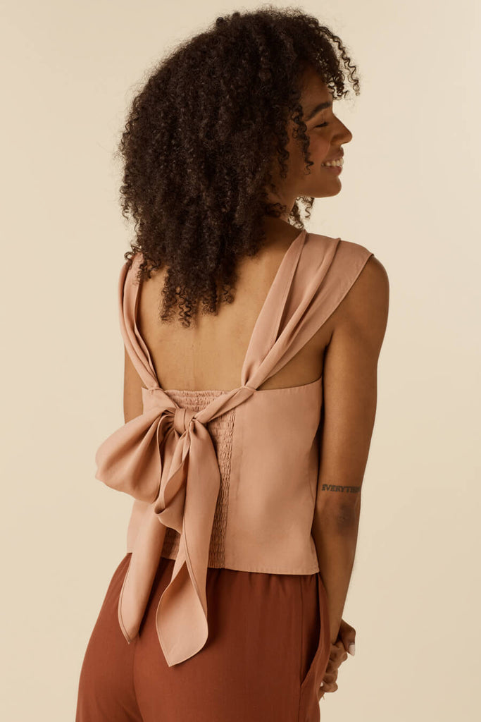 VETTA The Convertible Tie Tank capsule wardrobe