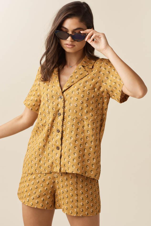 VETTA The Linen Collared Shirt capsule wardrobe