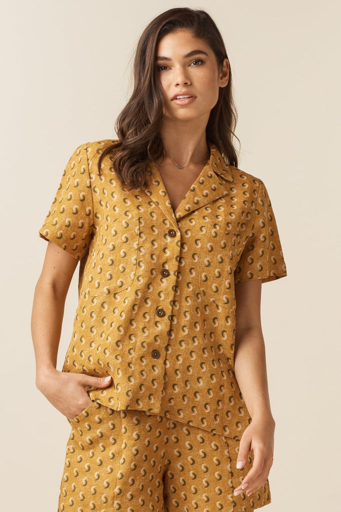 VETTA The Linen Collared Shirt capsule wardrobe