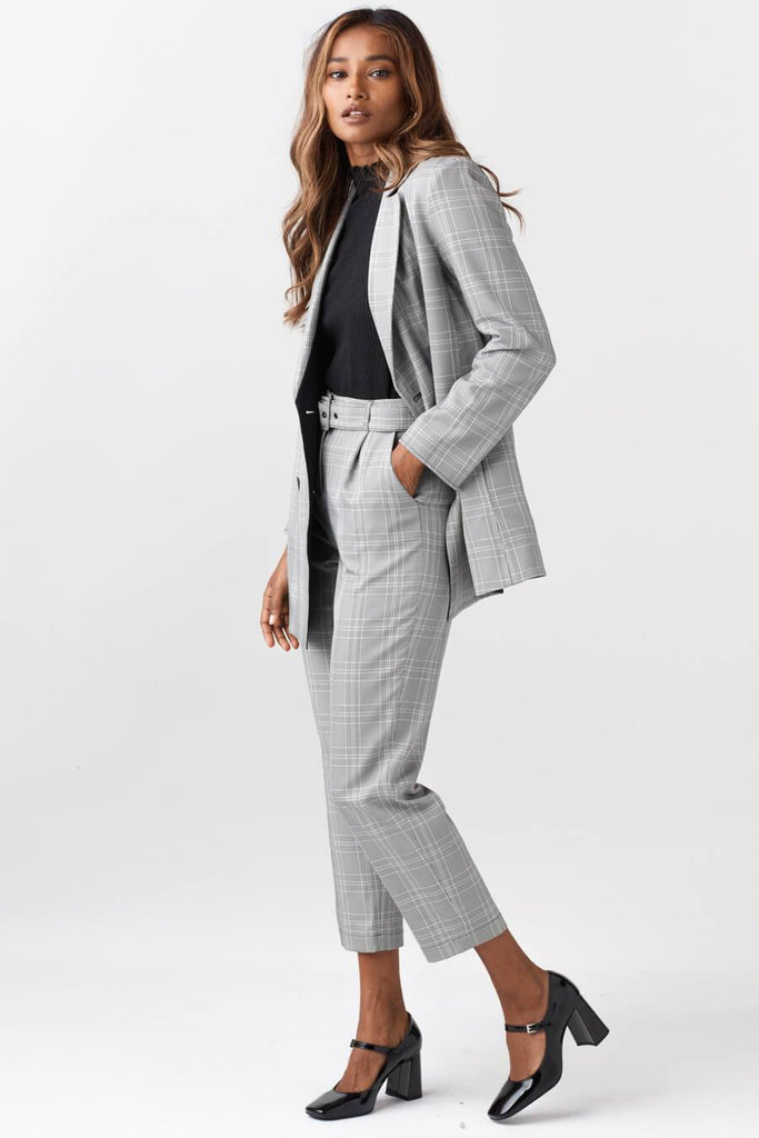 VETTA The Reversible Oversized Blazer capsule wardrobe