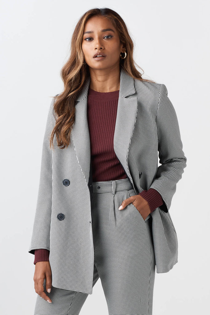 VETTA The Reversible Oversized Blazer capsule wardrobe