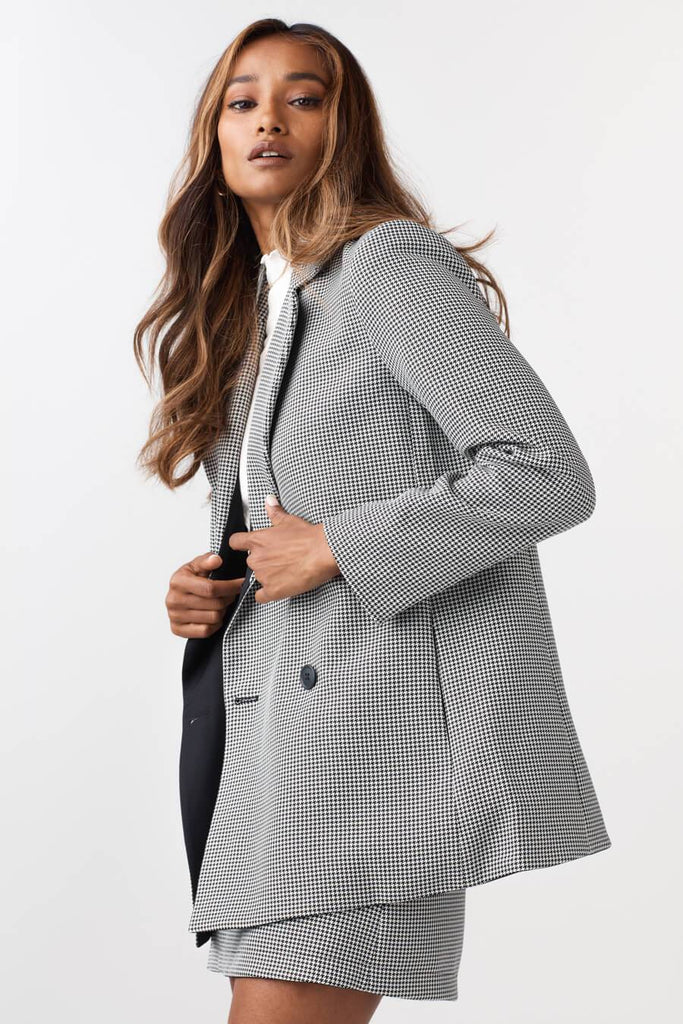 VETTA The Reversible Oversized Blazer capsule wardrobe