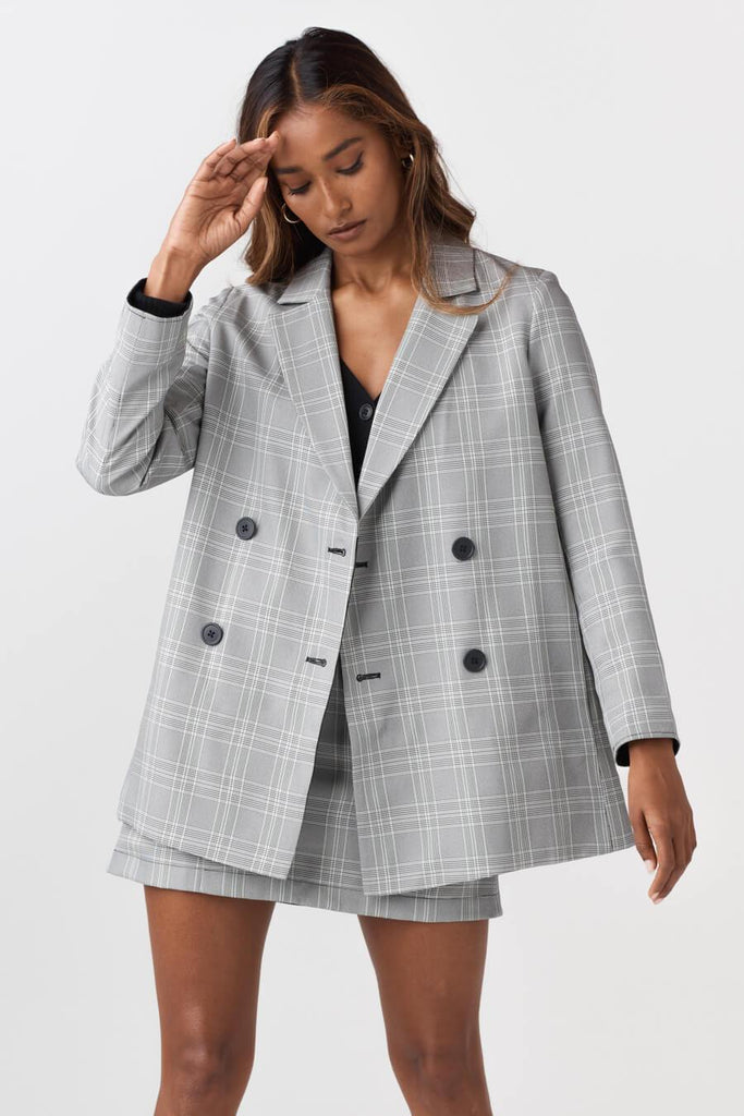 VETTA The Reversible Oversized Blazer capsule wardrobe