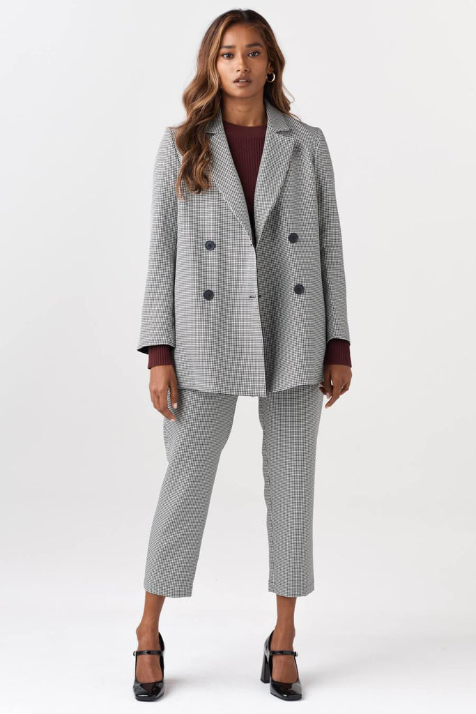 VETTA The Reversible Oversized Blazer capsule wardrobe