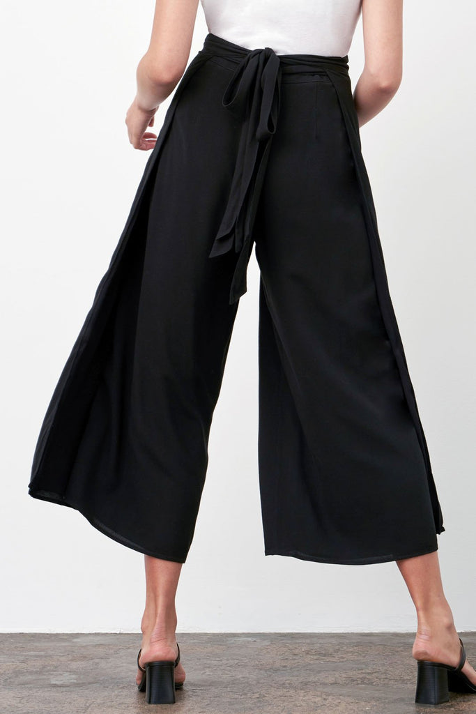 VETTA The Reversible Wrap Pant capsule wardrobe