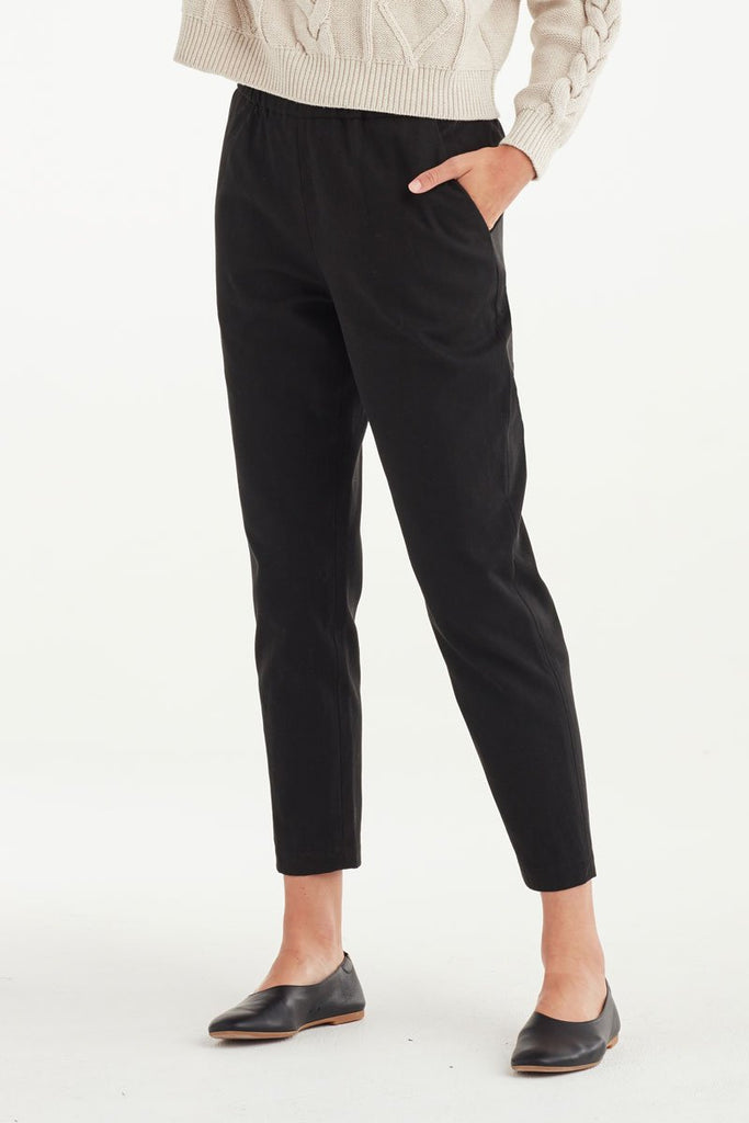 VETTA XS / Black Canvas The Canvas Tapered Pant capsule wardrobe