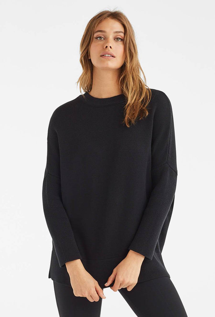 VETTA XS / Black The Oversized Sweater capsule wardrobe