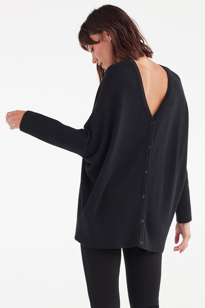 VETTA XS / Black The V-Neck Oversized Sweater capsule wardrobe