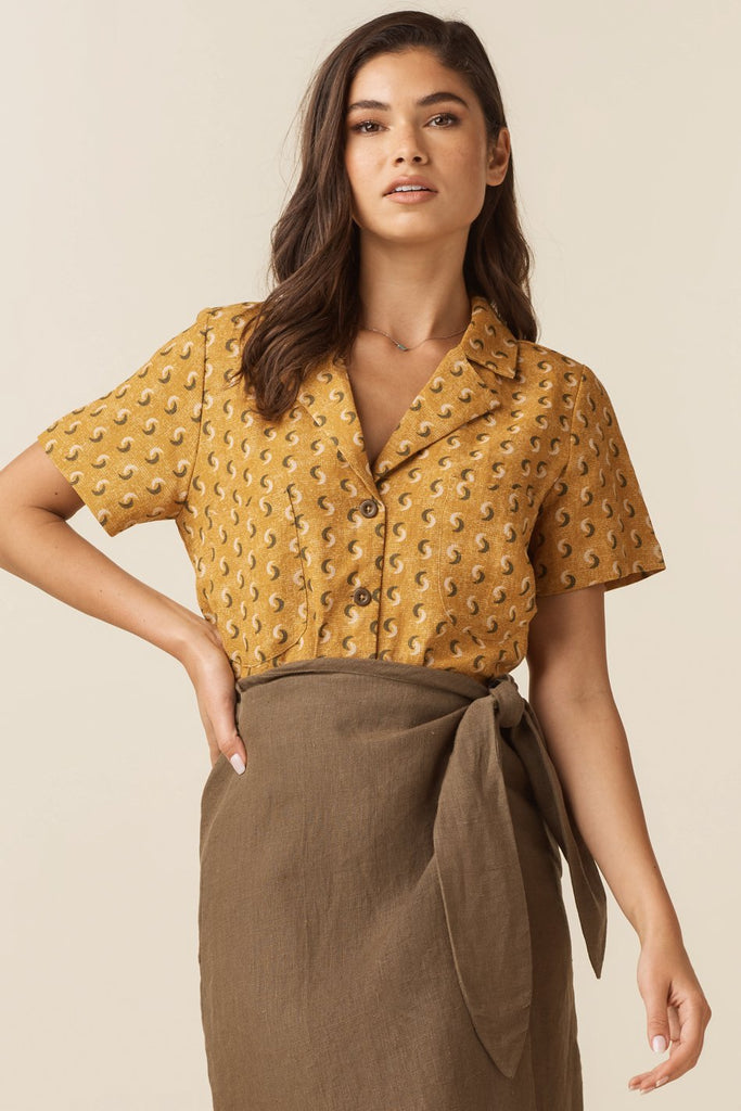VETTA XS / Moon Print The Linen Collared Shirt capsule wardrobe