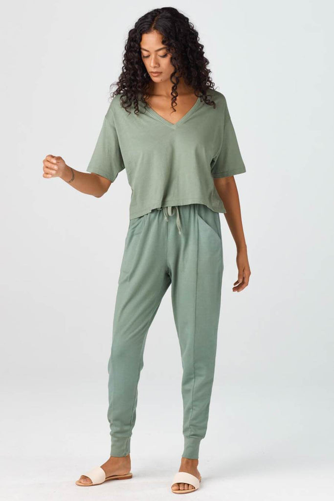 VETTA XS / Sage The V-Neck Cropped Tee capsule wardrobe