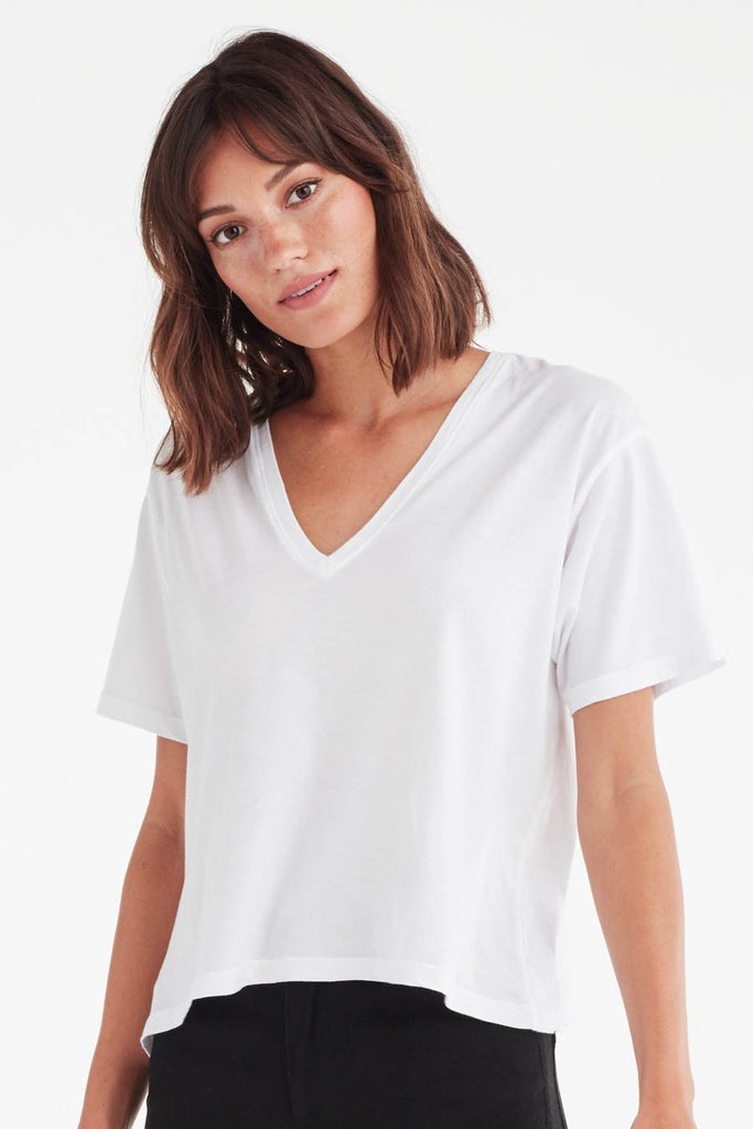 VETTA XS / White The V-Neck Convertible Tee capsule wardrobe